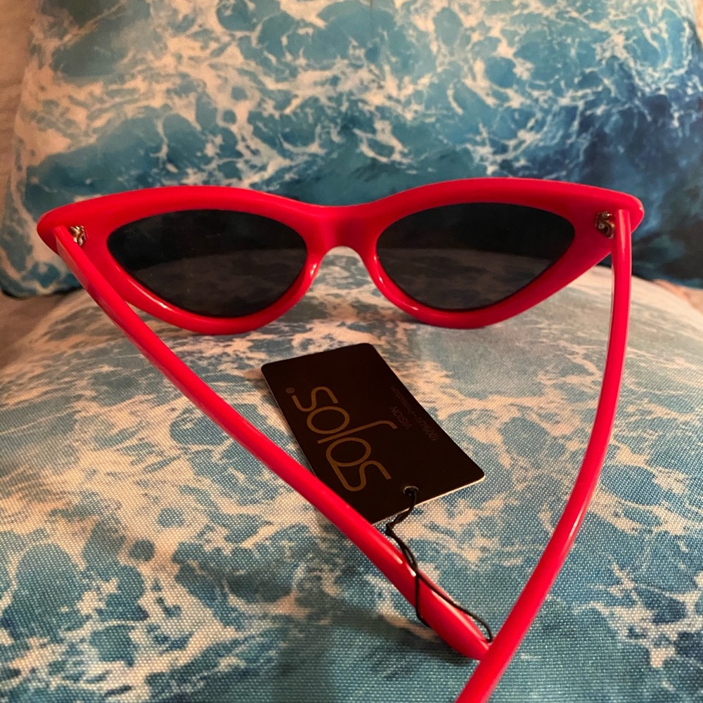 SOJO RED RETRO SUNGLASSES. NEW - Picture 2 of 2